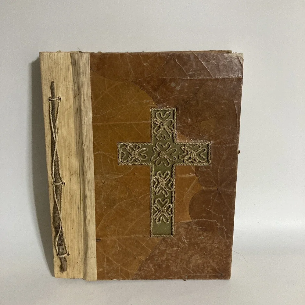 Vtg Handmade Banana Leaf Bamboo Cross Photo Album 8.75